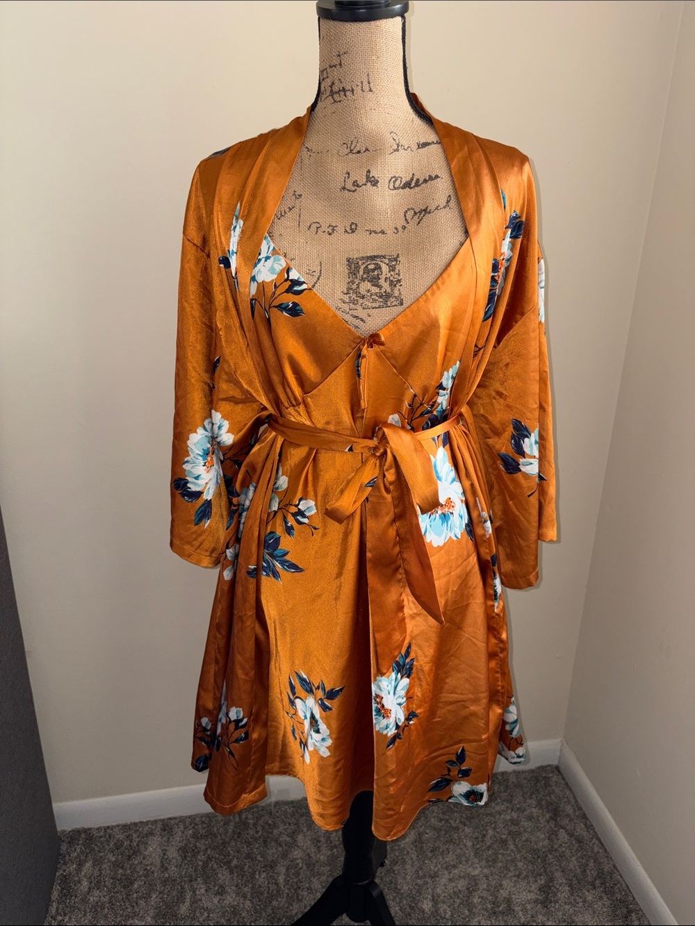 Women's Satin Floral Robe & Gown Set - Rust